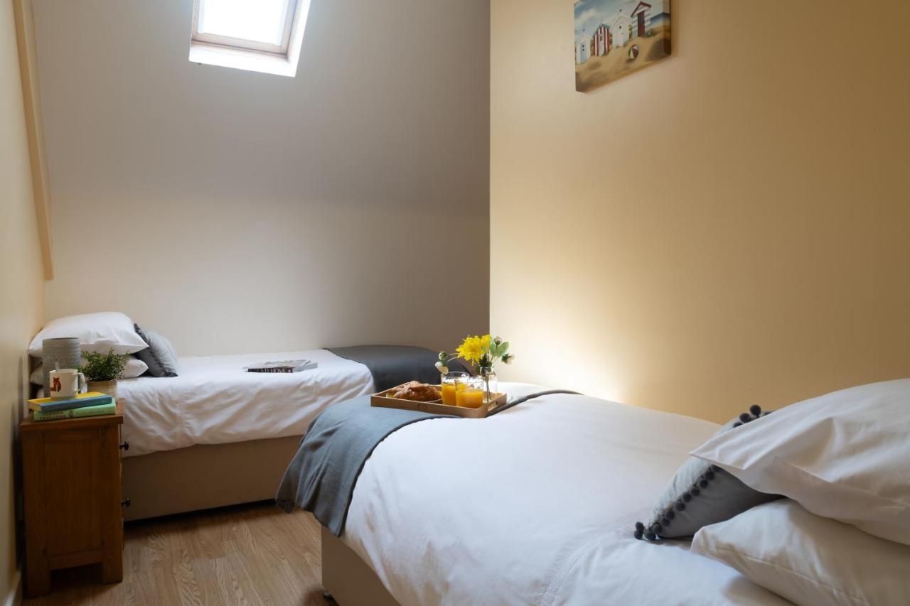 The Coachhouse - Cottage With Private Hot Tub Colwyn Bay Zewnętrze zdjęcie