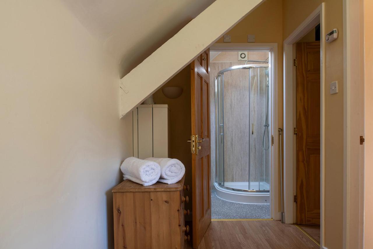The Coachhouse - Cottage With Private Hot Tub Colwyn Bay Zewnętrze zdjęcie