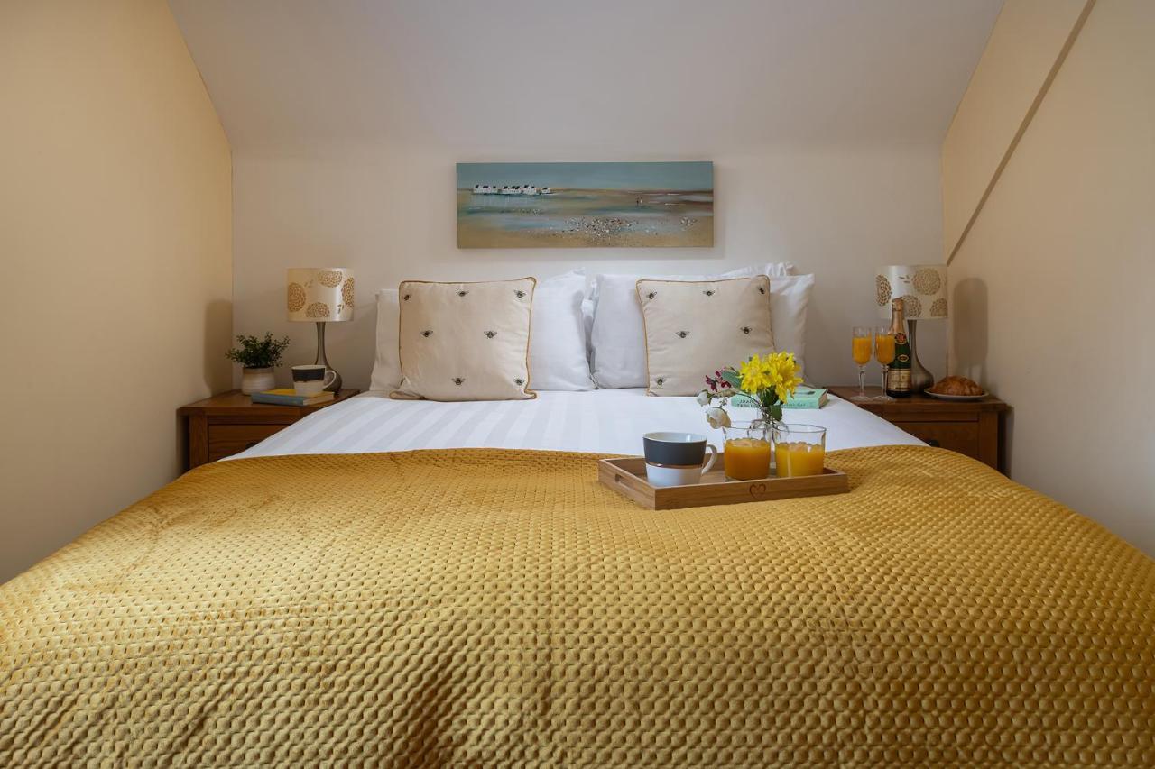 The Coachhouse - Cottage With Private Hot Tub Colwyn Bay Zewnętrze zdjęcie