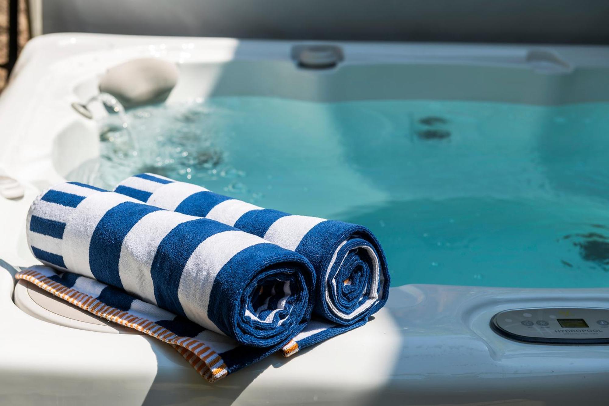The Coachhouse - Cottage With Private Hot Tub Colwyn Bay Zewnętrze zdjęcie
